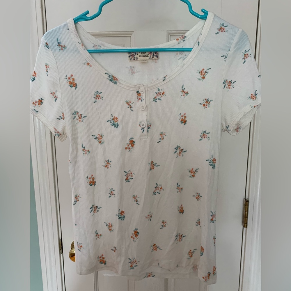 Women’s Pink Republic Medium Shortsleeved White Floral Top